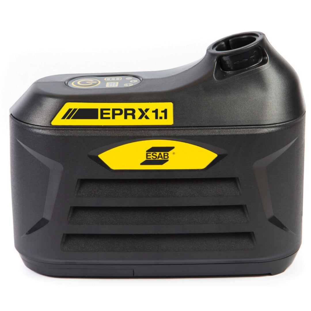 Alt-Text: Tragbare Frischluftversorgungseinheit in Schwarz mit gelben Akzenten. Die Oberseite verfügt über eine digitale Anzeige und Bedienelemente, während die Seitenstruktur eine rutschfeste Oberfläche aufweist.