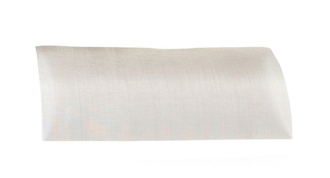 Abgebildet ist ein transparenter, flexibler Stoff, der als Zubehör für Atemschutzgeräte verwendet wird. Die Fläche hat eine glatte Textur und ist leicht gewölbt.