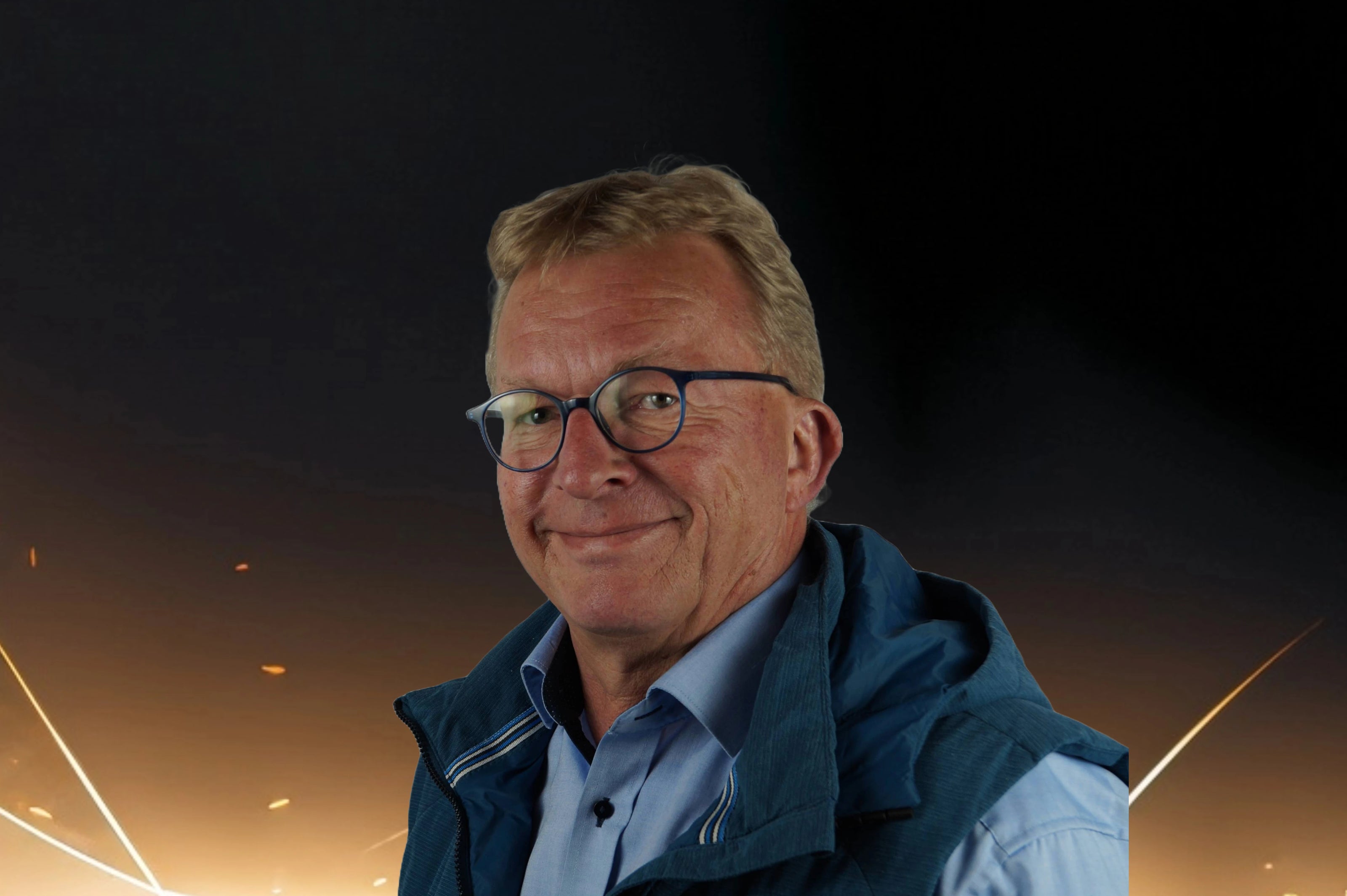 Helmut Steuermann, lächelnd, in Geschäftskleidung, Außendienst bei der Kaack GmbH.
